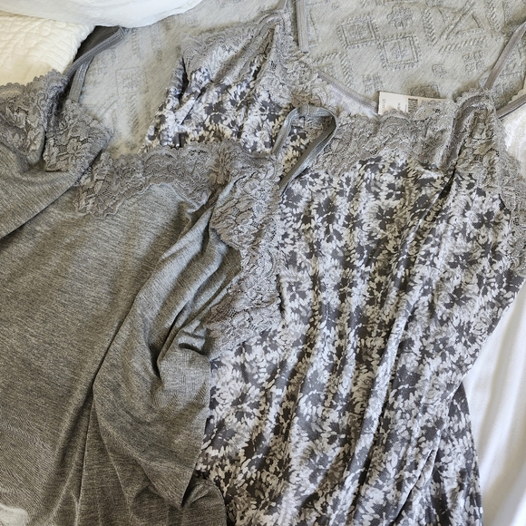 SOLD Womens tank cami's - Picture 2 of 7